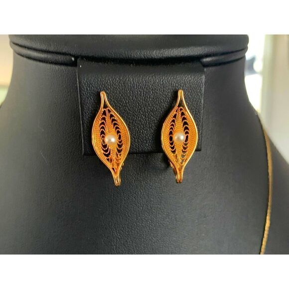 Elegant Sarah Coventry Filigree Leaf Necklace Set, in Gold plate, Marked - Picture 5 of 8